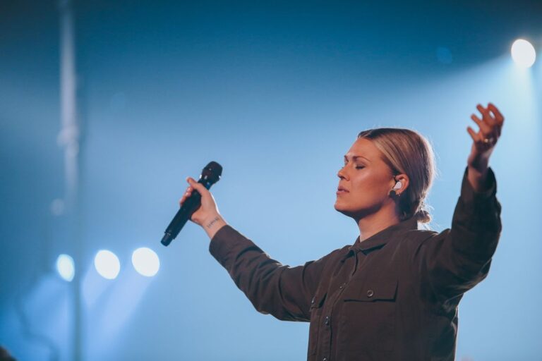 Worship That Invites God’s Presence