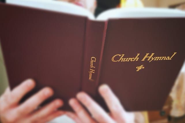 10 Hymns That Work Like a Daily Devotional — and How to Use Them That Way