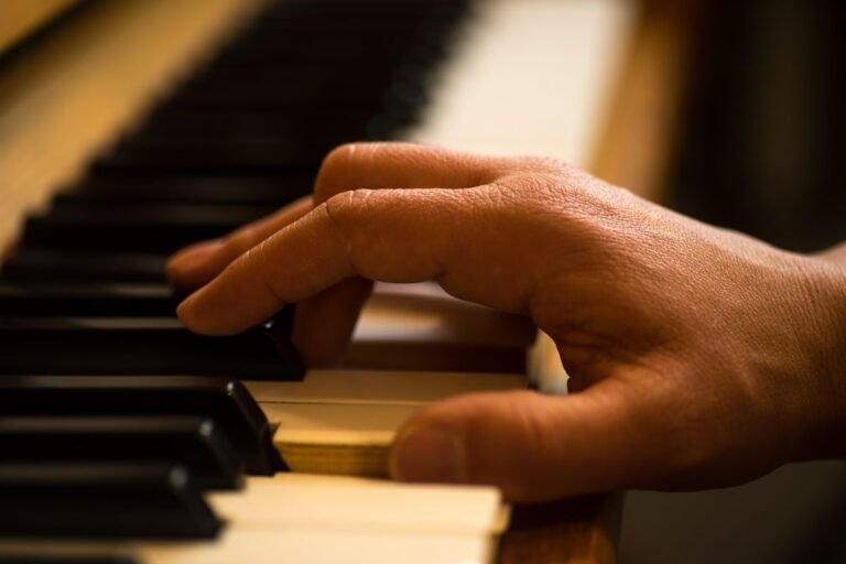 Are hymns that glorify masculine warrior imagery harmful to women in the pews?