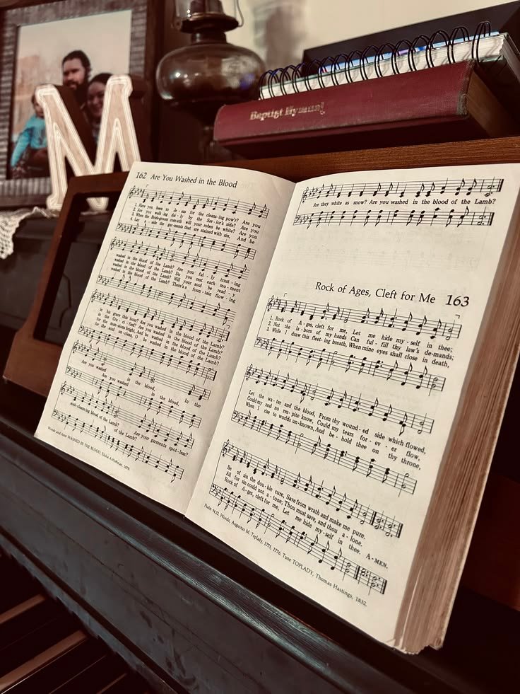 How to arrange hymns for small worship team