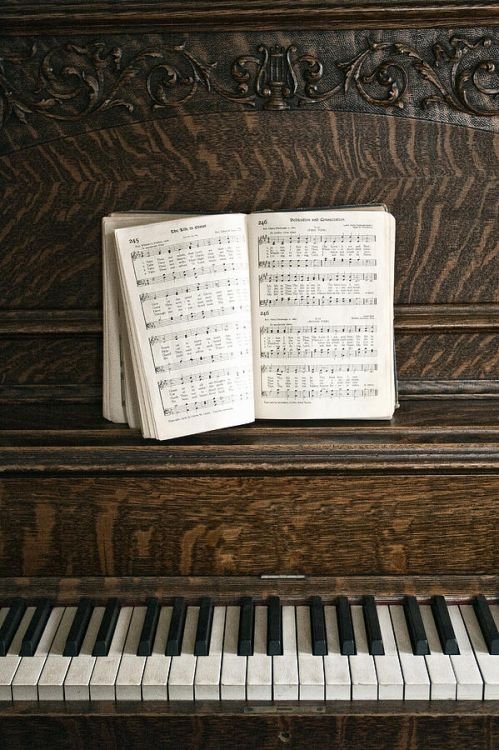Why Almost Every Classic Hymn Was Written by a Man — and What the Women Were Doing