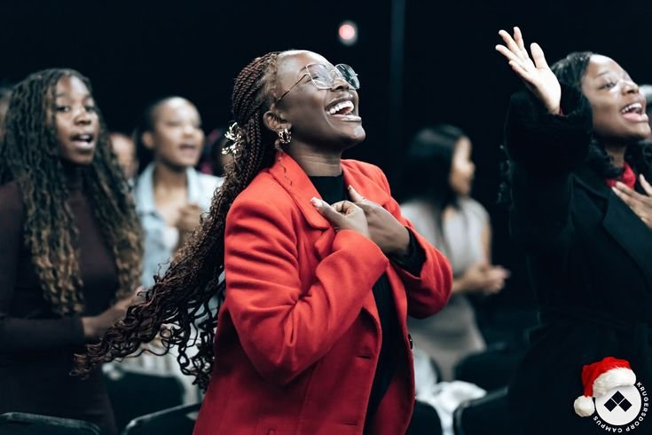 What the Megachurch Movement Gained — and What It Permanently Lost — by Dropping Hymns